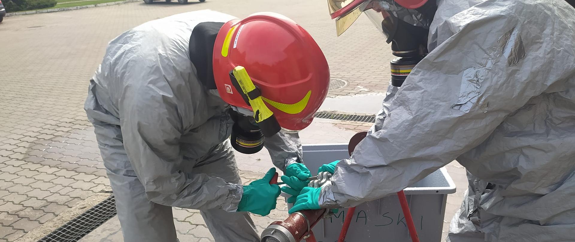 strażacy w czasie szkolenia