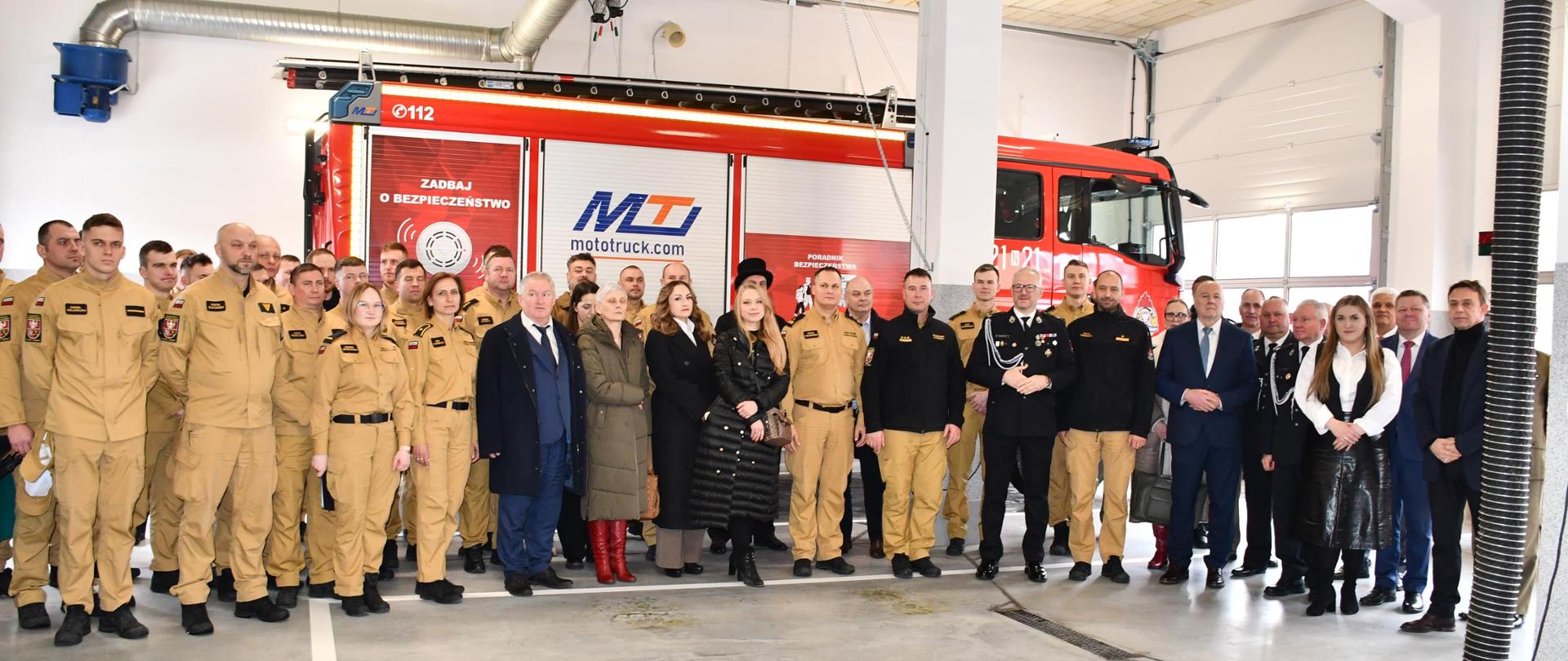 Zdjęcie pamiątkowe na garażu JRG