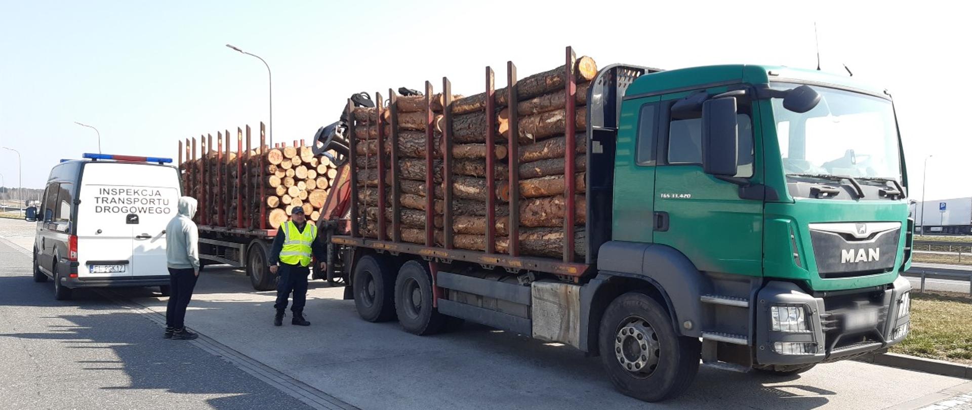 Kontrola przeważonego zespołu pojazdów przewożącego drewno