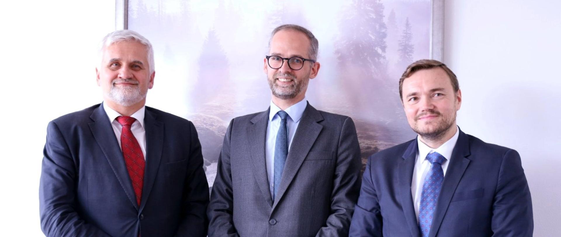 Wiceminister klimatu i środowiska Adam Guibourgé-Czetwertyński
na spotkaniu z wiceministrem środowiska Janem Dusikiem i wiceministrem przemysłu i handlu Republiki Czeskiej Rene Nedela
