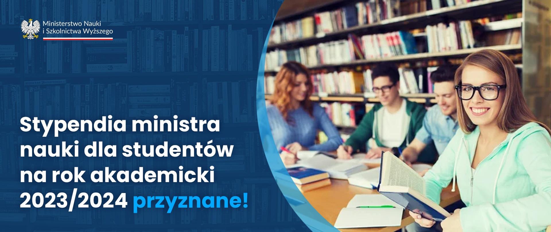 Grafika - kilkoro uśmiechniętych młodych ludzi w bibliotece, obok napis Stypendia ministra nauki dla studentów za znaczące osiągnięcia na rok akademicki 2023/2024 przyznane.