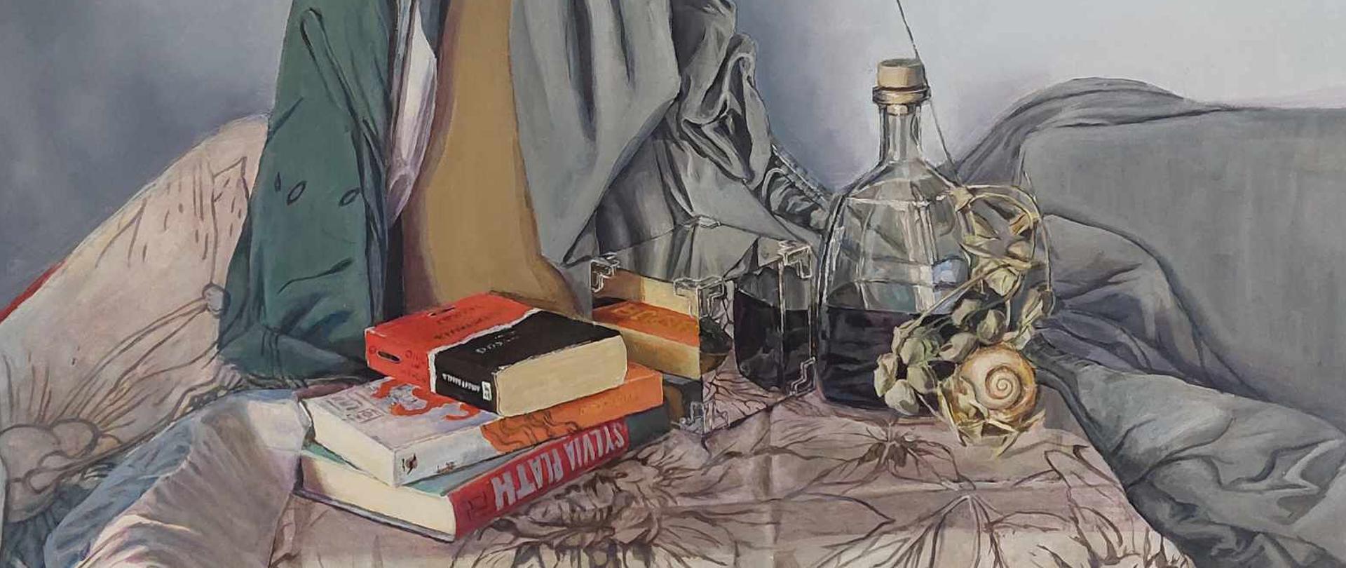 Obraz przedstawiający martwą naturę - swobodnie ułożone zielone i beżowe tkaniny, na nich książki i szklane przedmioty