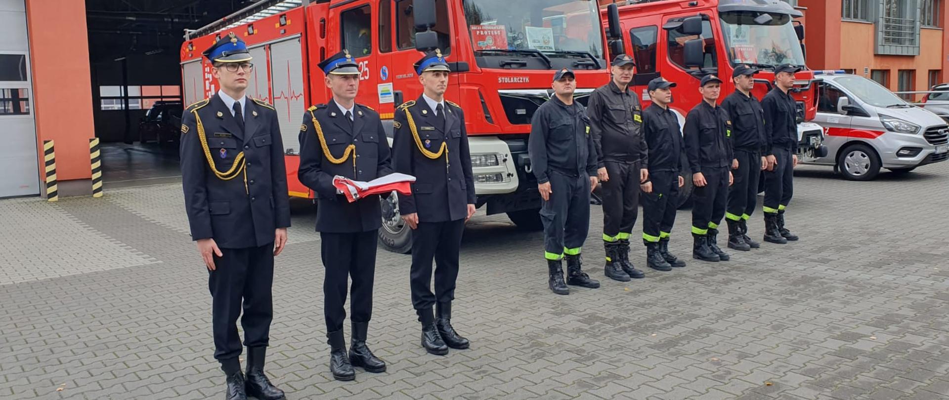 STRAŻACY UCZCILI ŚWIĘTO NIEPODLEGŁOŚCI