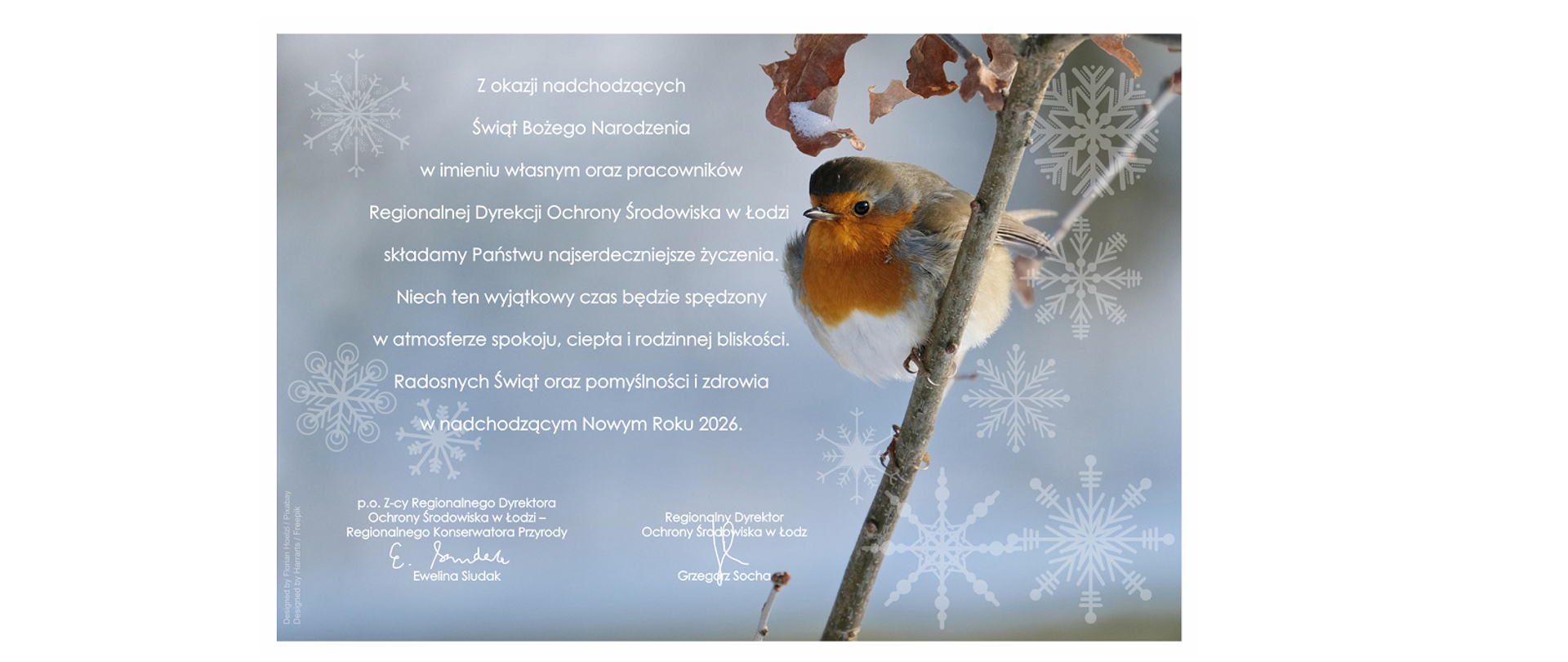 Zimowa kartka świąteczna z rudym ptakiem siedzącym na gałązce po prawej stronie, na tle rozmytego, chłodnego krajobrazu z delikatnymi śnieżynkami. Po lewej stronie biały tekst z życzeniami bożonarodzeniowymi i noworocznymi od Regionalnej Dyrekcji Ochrony Środowiska w Łodzi, podpisany przez dyrekcję; na dole widoczne podpisy.