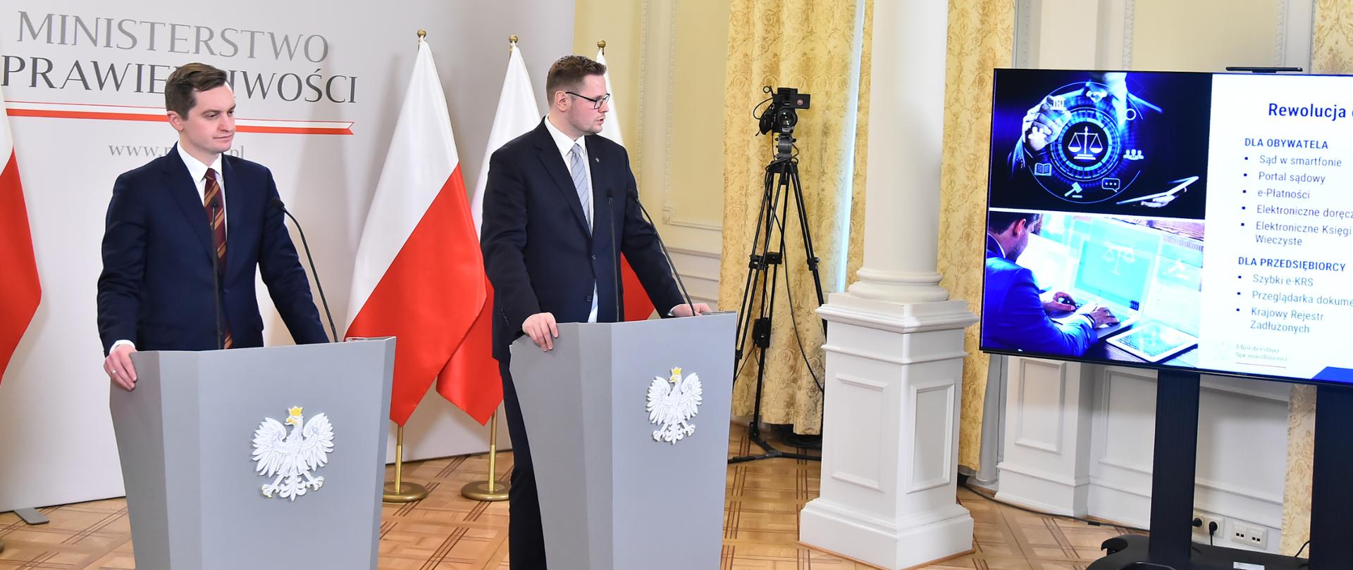 Wiceminister Sebastian Kaleta i wiceminister Michał Woś
