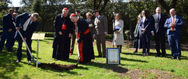 Uroczyste sadzenie dębów w Ogrodach Watykańskich
