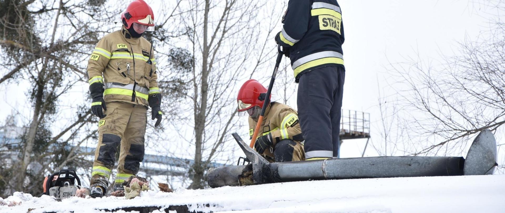 Fotografia przedstawia Pożar przy ul. Dalekiej w Malborku