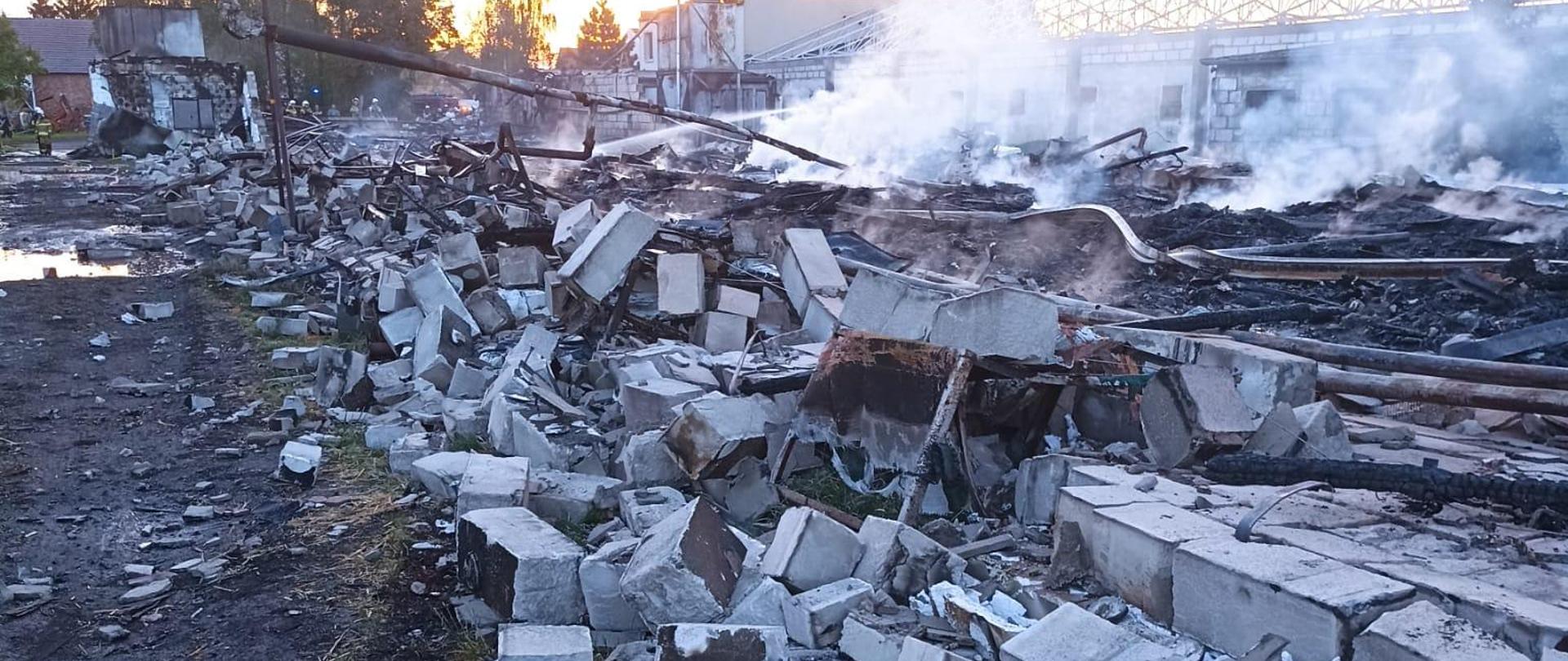 Pożar kurnika zniszczony środek