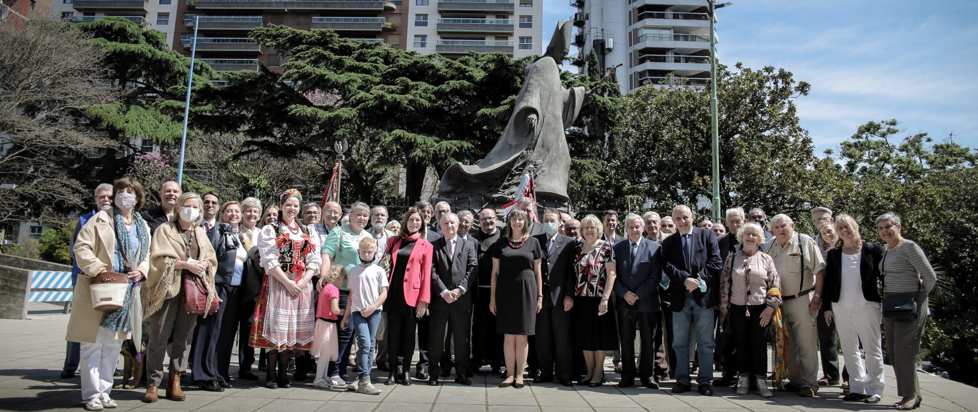 Uroczystość odsłonięcia tablicy pod pomnikiem Papieża Polaka św. Jana Pawła II