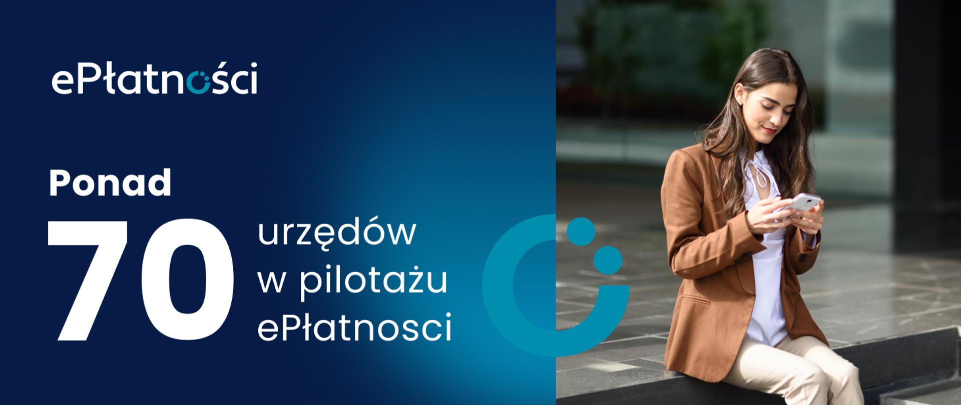 Po lewej stronie napisy logo ePłatności, logo COI, siedemdziesiąt urzędów w pilotażu. Po prawej stronie, zdjęcie kobiety siedzącej na stopniu, z telefonem w ręce. 