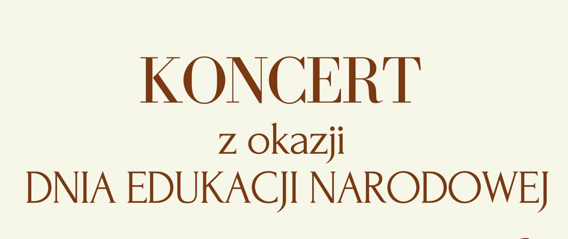 Na białym tle, w górnej części zamieszczony jest tekst literami w odcieniach brązu: ,,KONCERT z okazji DNIA EDUKACJI NARODOWEJ’’ oraz ,,Podczas koncertu odbędzie się ślubowanie i wręczenie stypendiów’’. W części centralnej w lewej części, fioletowymi literami napis: ,,17 PAŹDZIERNIK GODZ. 17:00, Sala koncertowa ZPSM w Bochni’’, poniżej czarnym drukiem: ,,ZAPRASZAMY’’. W części centralnej i dolnej po prawej stronie został ulokowany klucz wiolinowy oraz oplatająca go pięciolinia z nutami w kolorze brązu. W części dolnej po lewej stronie umieszczono logo szkoły a na samym dole plakatu pięciolinia z nutami w kolorze czarnym.