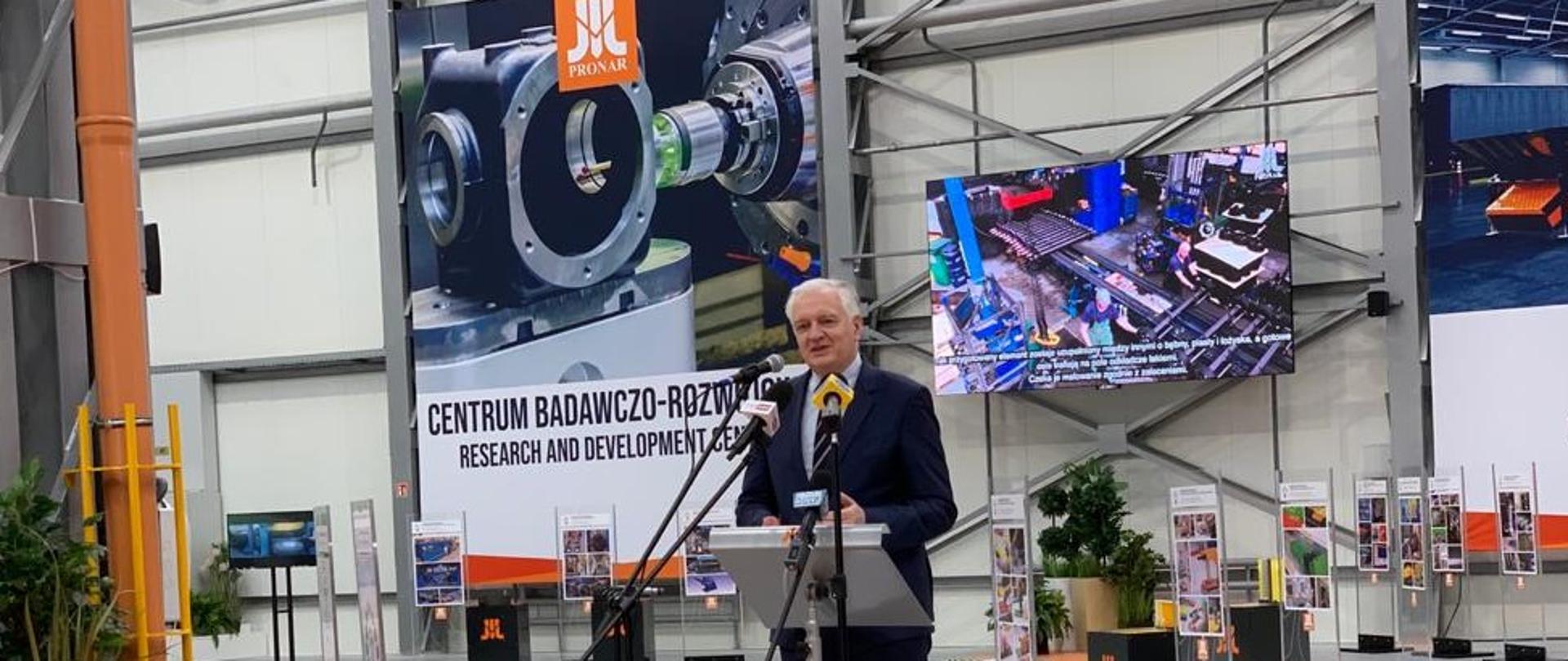Premier Jarosław Gowin z wizytą w Centrum Wystawowym PRONAR