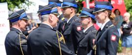 Wręczanie aktów nadania wyższych stopni służbowych funkcjonariuszom PSP w Piasecznie przez kadrę dowódczą