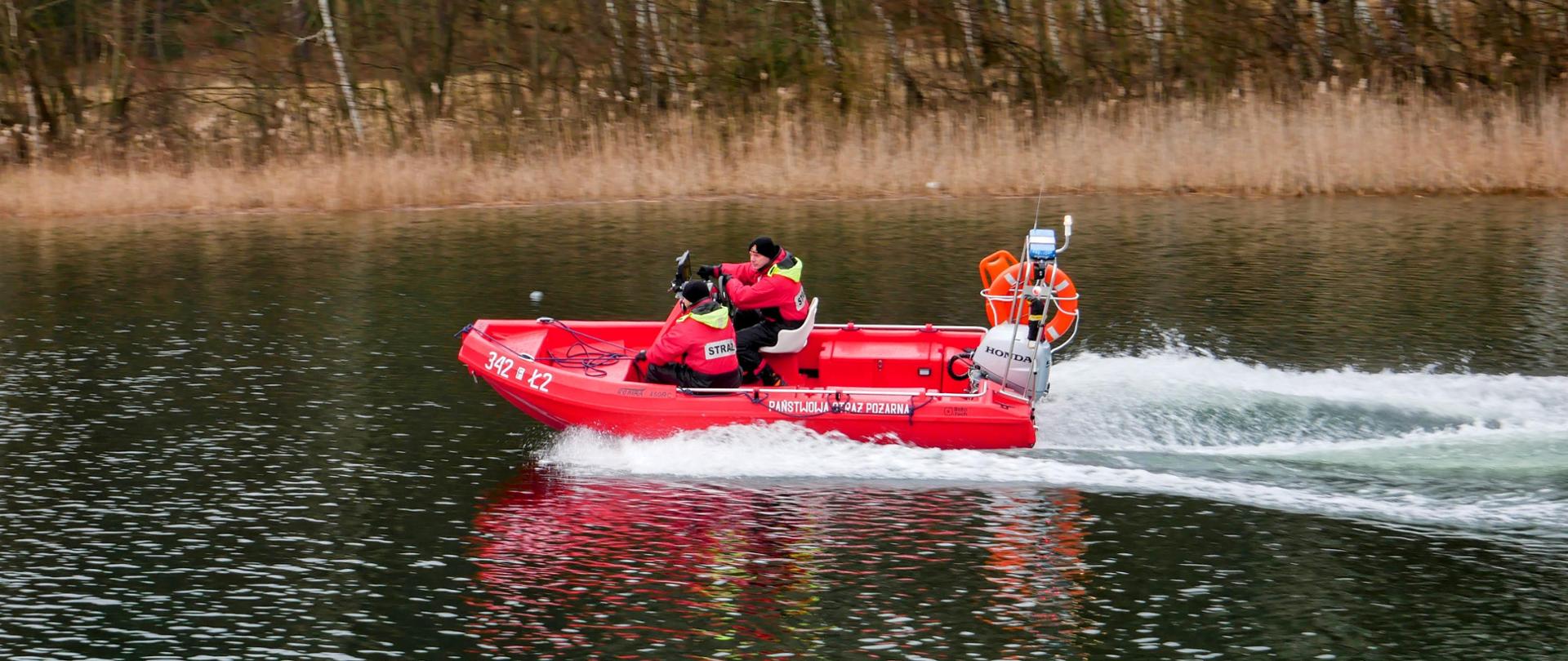 Płetwonurkowie Państwowej Straży Pożarnej i Wojska Polskiego trenują razem na poligonie
