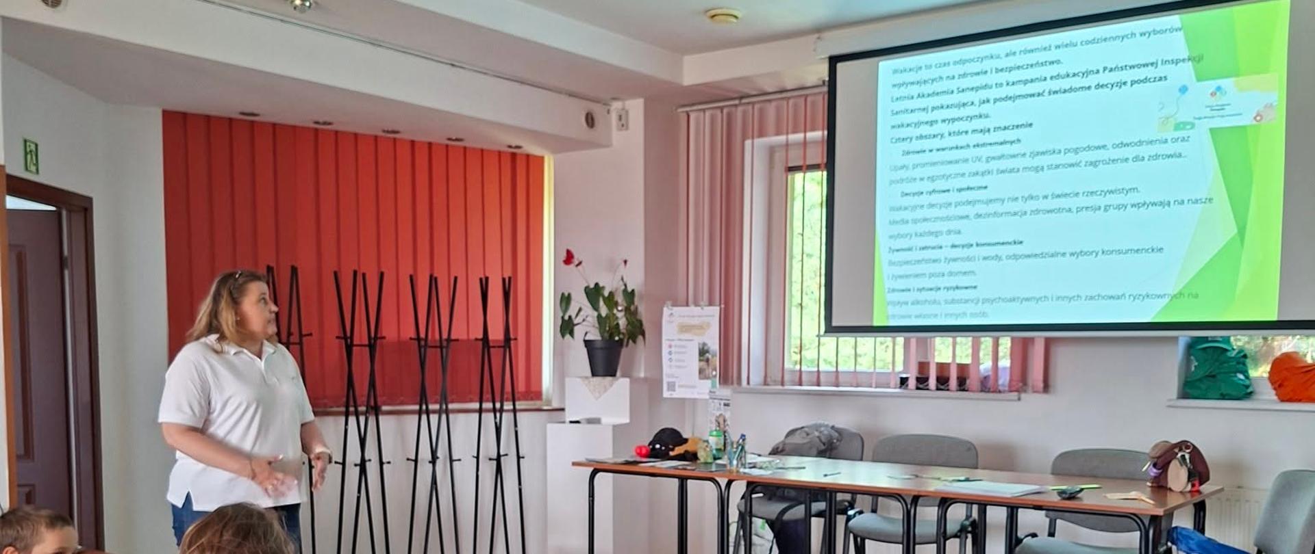 Zajęcia edukacyjne dla uczestników półkolonii w Dzielnicowym Domu Kultury w Piekarach Śląskich (Dąbrówka Wielka)