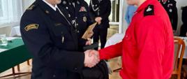 Uroczyste wręczenie odznaczenia Komendanta Głównego Państowej Straży Pożarnej "Iuvenis Forti" młodemu druhowi z MD