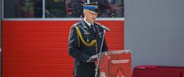 Przemówienie w imieniu odznaczonych zastępcy komendanta psp w Skierniewicach podczas uroczystości dnia strażaka w komendzie psp w Skierniewicach.