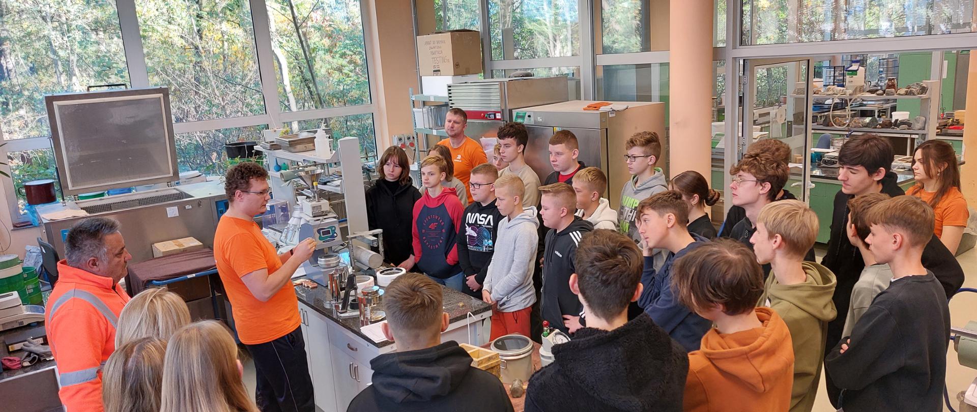 Uczniowie technikum budowlanego z wizytą w naszym laboratorium