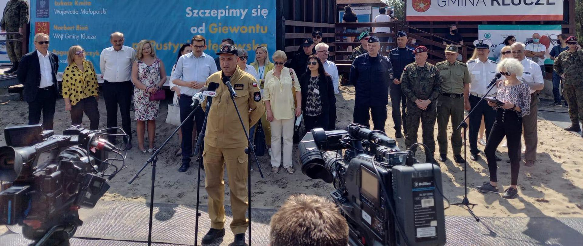 Podsumowanie weekendowej akcji szczepień od Giewontu po Pustynię Błędowską
z udziałem małopolskich strażaków
