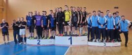 Na zdjęciu - zwycięskie drużyny na podium