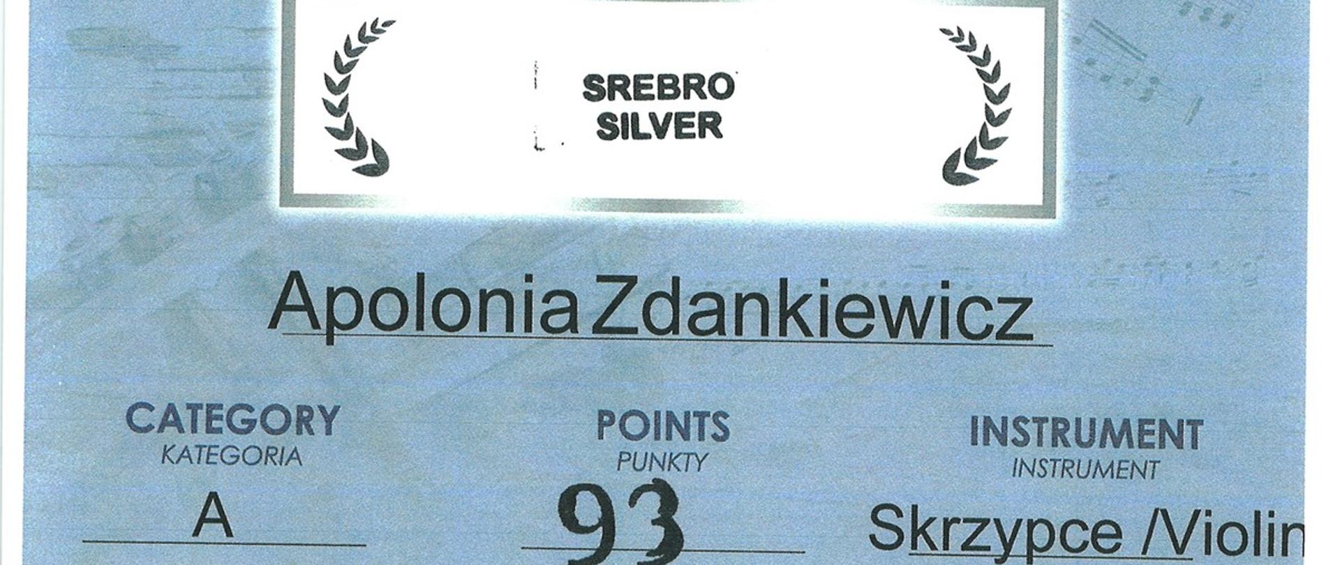 niebieskie tło, srebrny medal, logo Pro Musica i UMFC VII Międzynarodowy Konkurs Instrumentów Dętych i Smyczkowych, Dyplom Finalis, srebro, Apolonia Zdankiewicz, kategoria A, 93 punkty, instrument skrzypce, 12-15 listopada 2025
