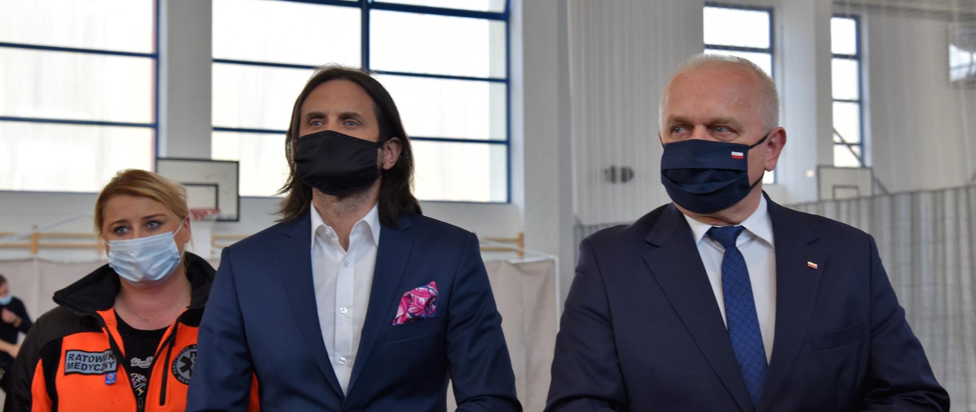 Wojewoda lubuski Władysław Dajczak i dyrektor lubuskiego oddziału NFZ Piotr Bromber w czasie konferencji prasowej