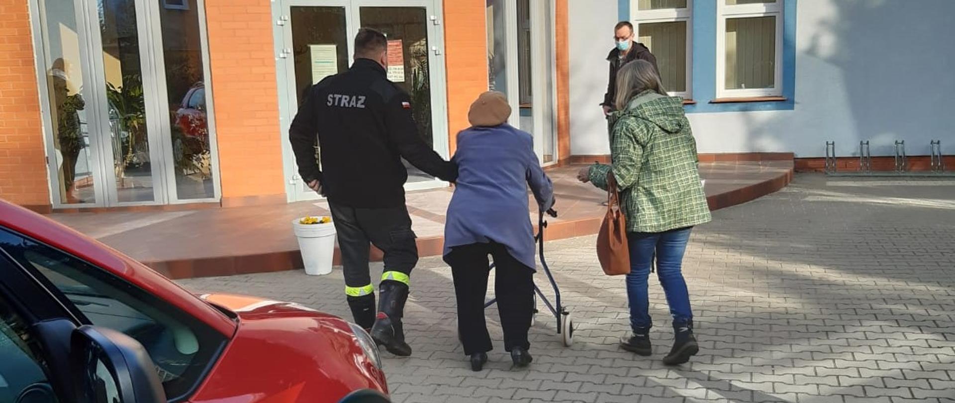 Transport seniora do punktu szczepień