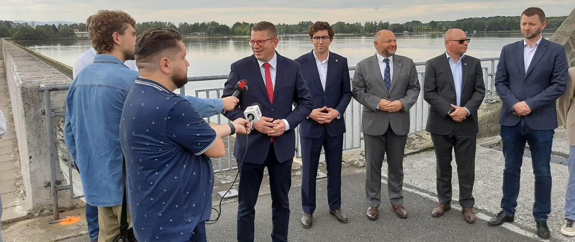 Briefing zbiornik Łąka