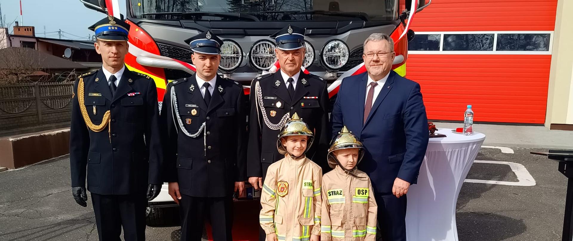Uroczyste przekazanie samochodu pożarniczego dla Ochotniczej Straży Pożarnej w Czerniejewie