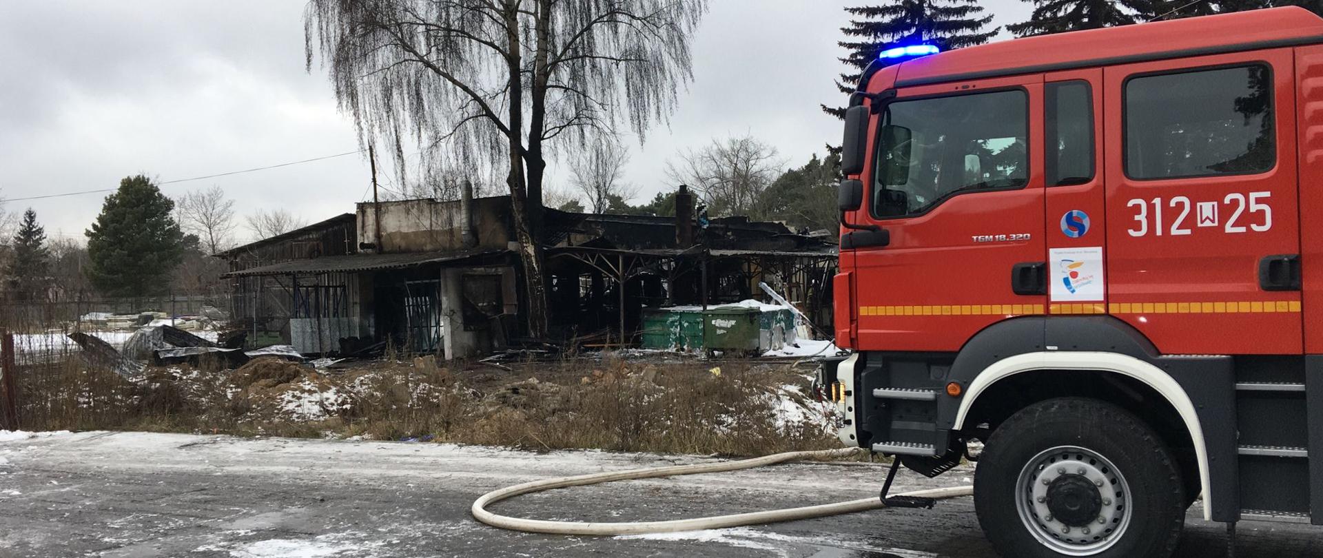 Zdjęcie przedstawia samochód gaśniczy z JRG 12.
