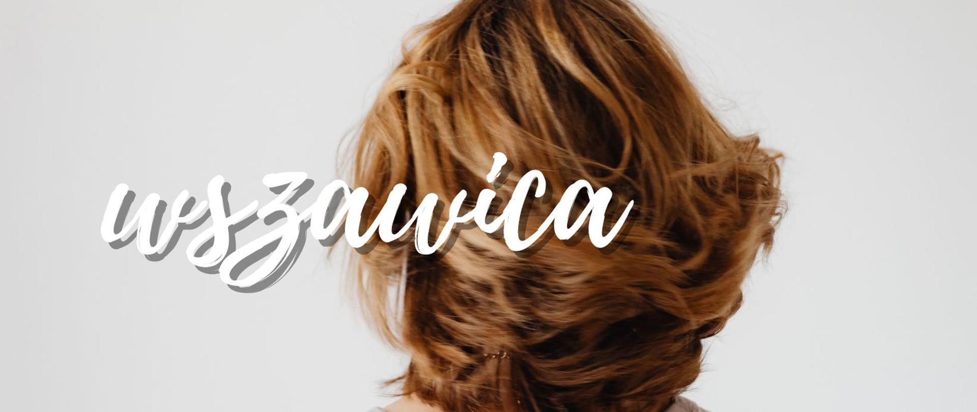 Mężczyzna z długimi włosami widok z tyłu