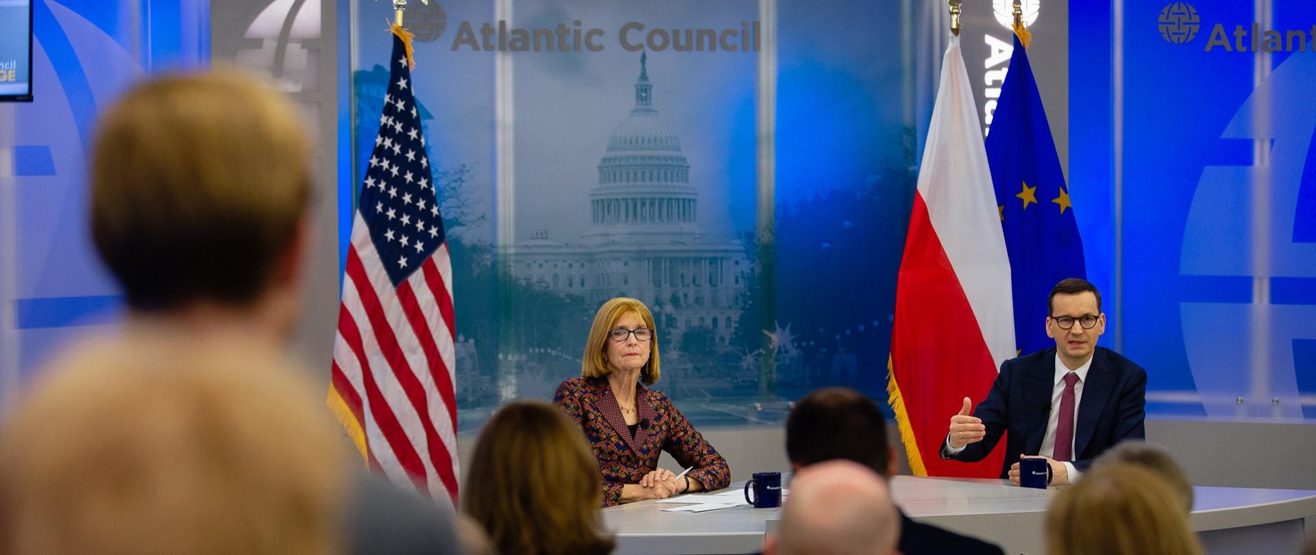 Premier Mateusz Morawiecki podczas spotkania z przedstawicielami Atlantic Council.