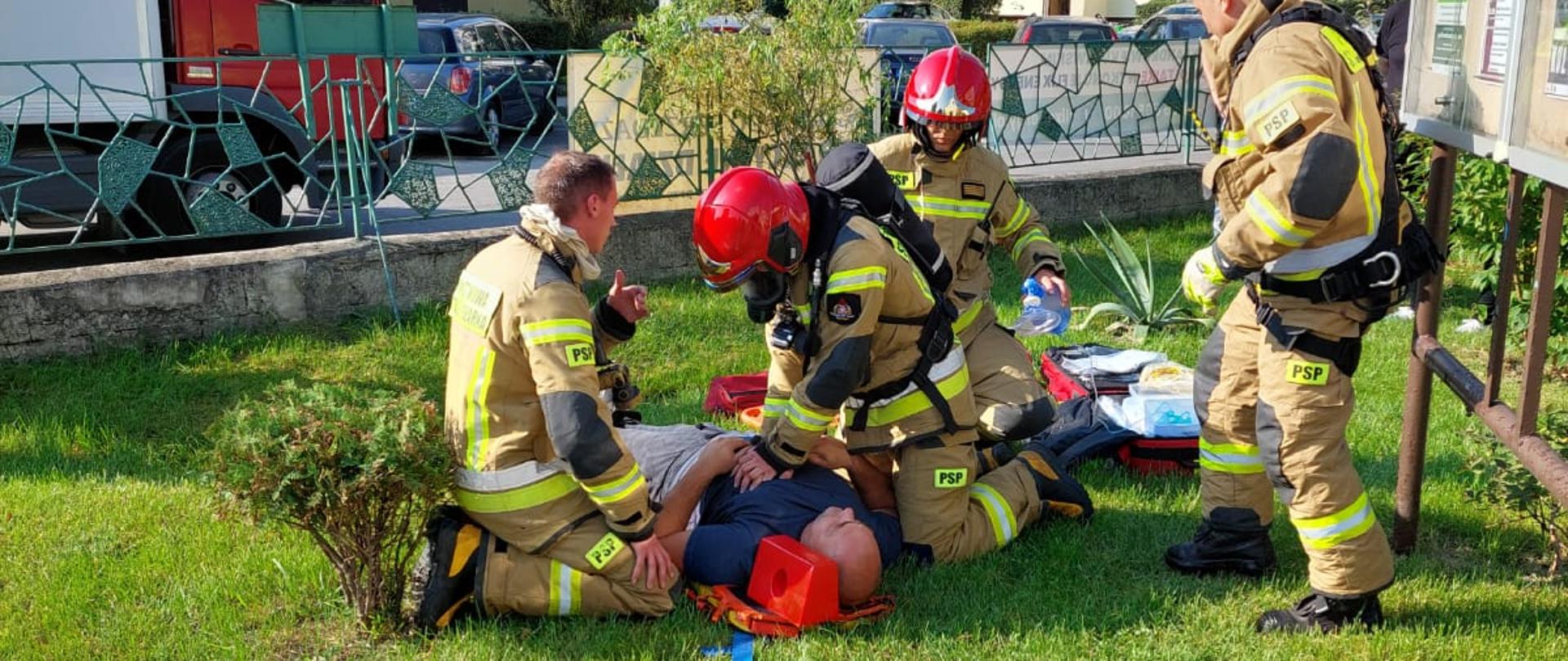 15 sierpnia funkcjonariusze z Aleksandrowa Kujawskiego i Ciechocinka wspólnie z druhami z Żabieńca, Straszewa i Służewa uczestniczyli w ćwiczeniach zgrywających w Miejskim Centrum Kultury w Aleksandrowie Kujawskim. Strażacy musieli zmierzyć się z pożarem wewnątrz obiektu, gęstym zadymieniem oraz uratować uwięzionego przez ogień poszkodowanego. Ćwiczenia zakończyły się instruktażem udzielania kwalifikowanej pierwszej pomocy dla pracowników Centrum Kultury.