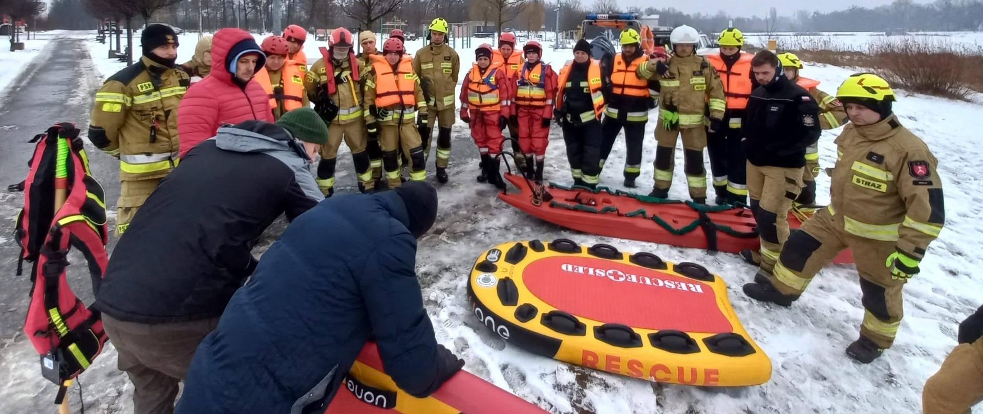 Ćwiczenia z działań ratowniczych na lodzie