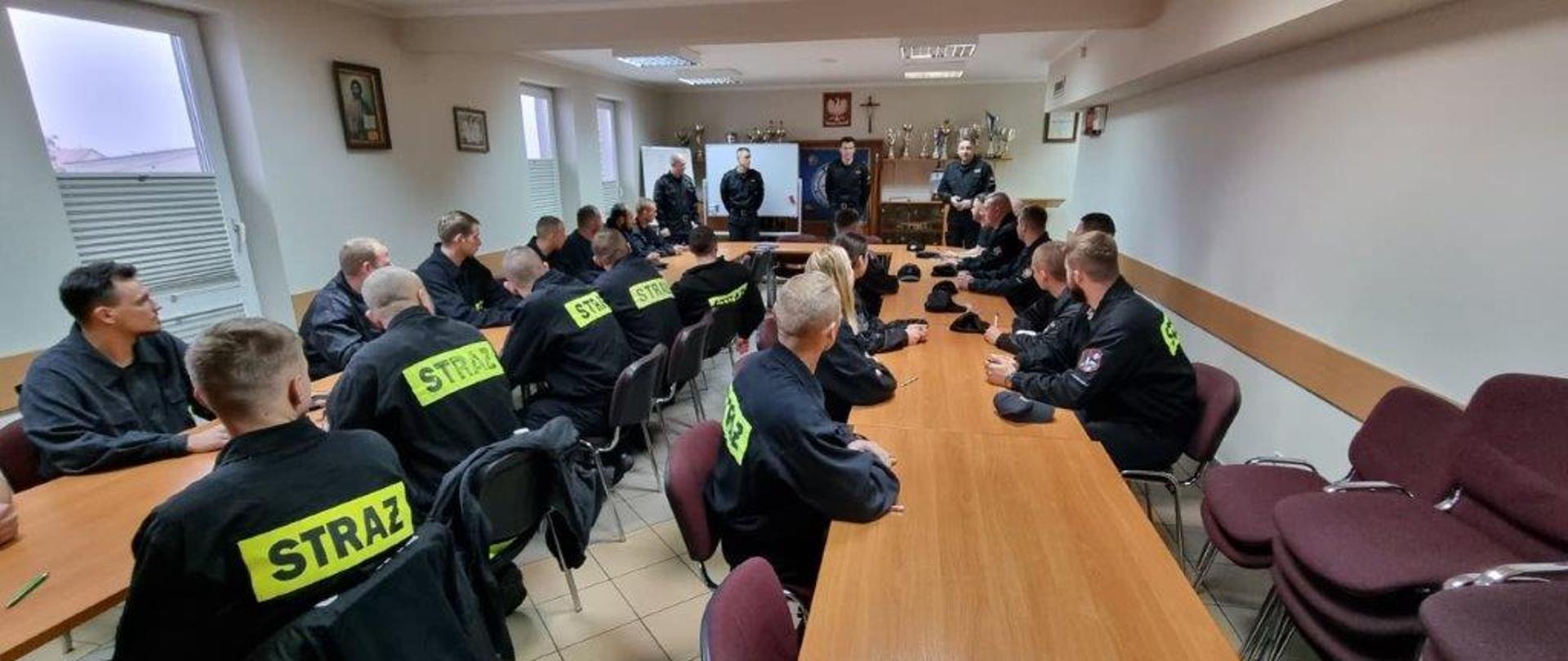 Na zdjęciu druhowie OSP w trakcie egzaminu