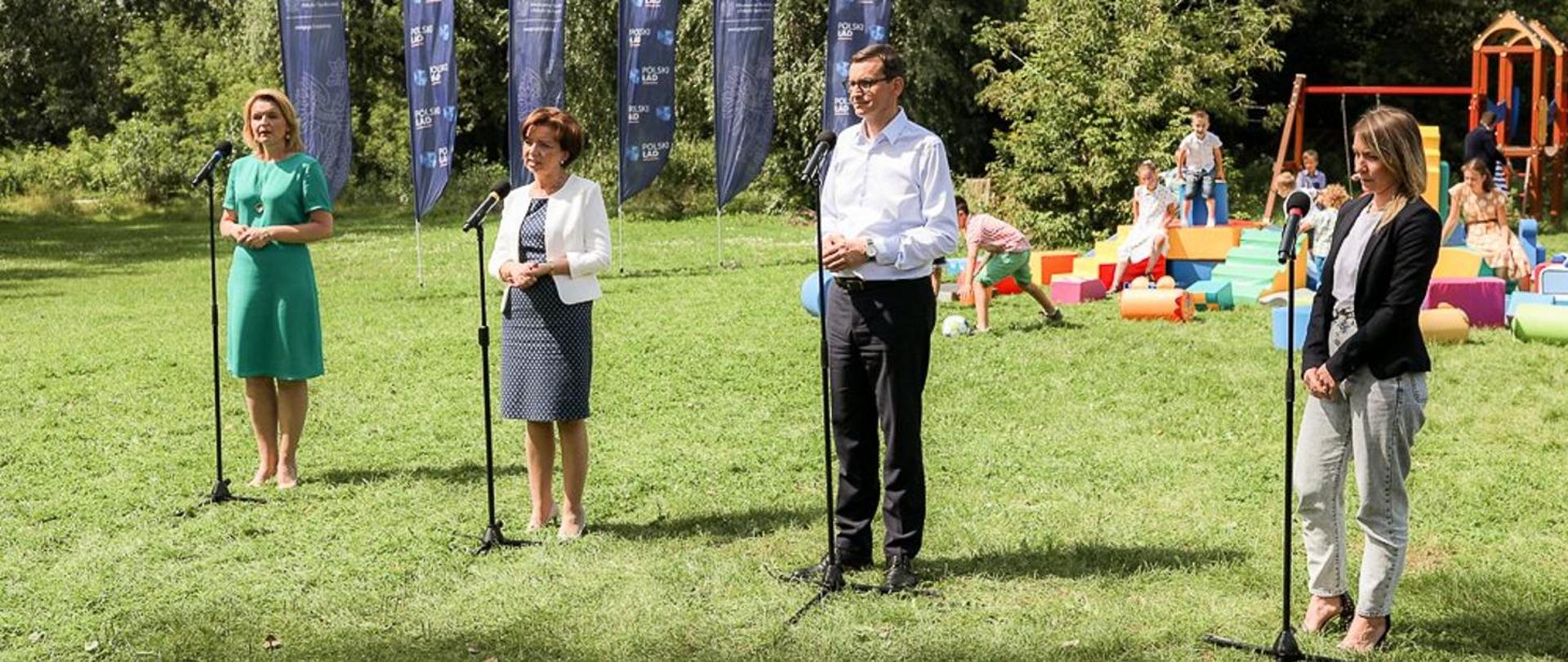 Prime Minister Mateusz Morawiecki together with the Minister of Family and Social Policy Marlena Maląg