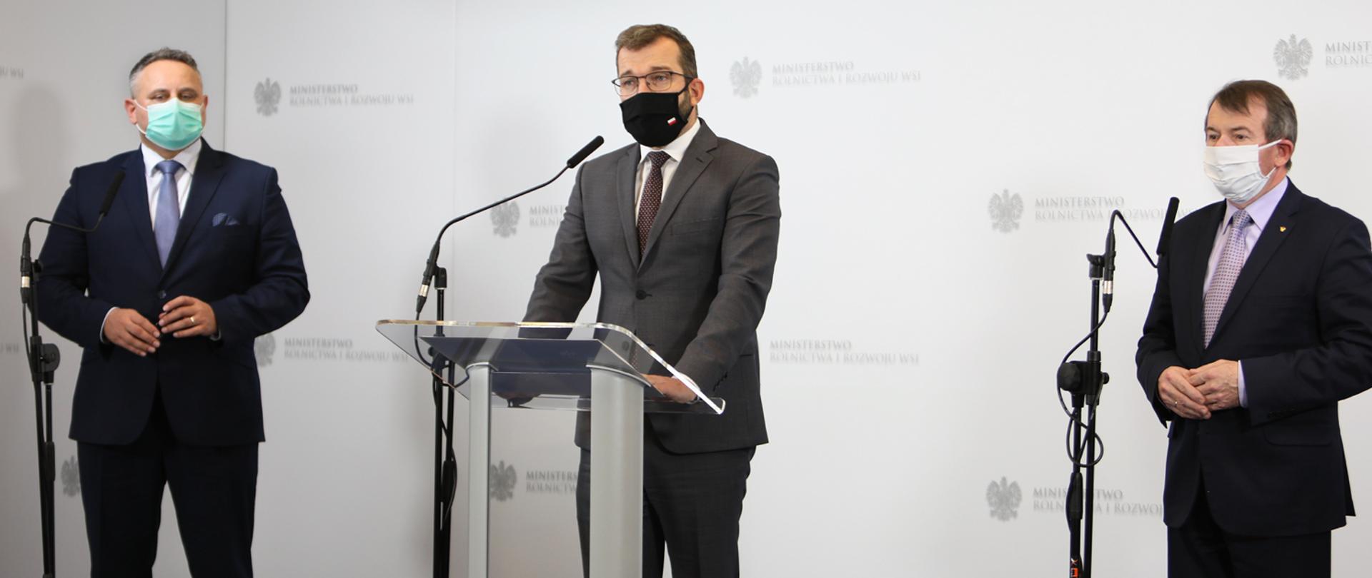 Minister Grzegorz Puda podczas konferencji
