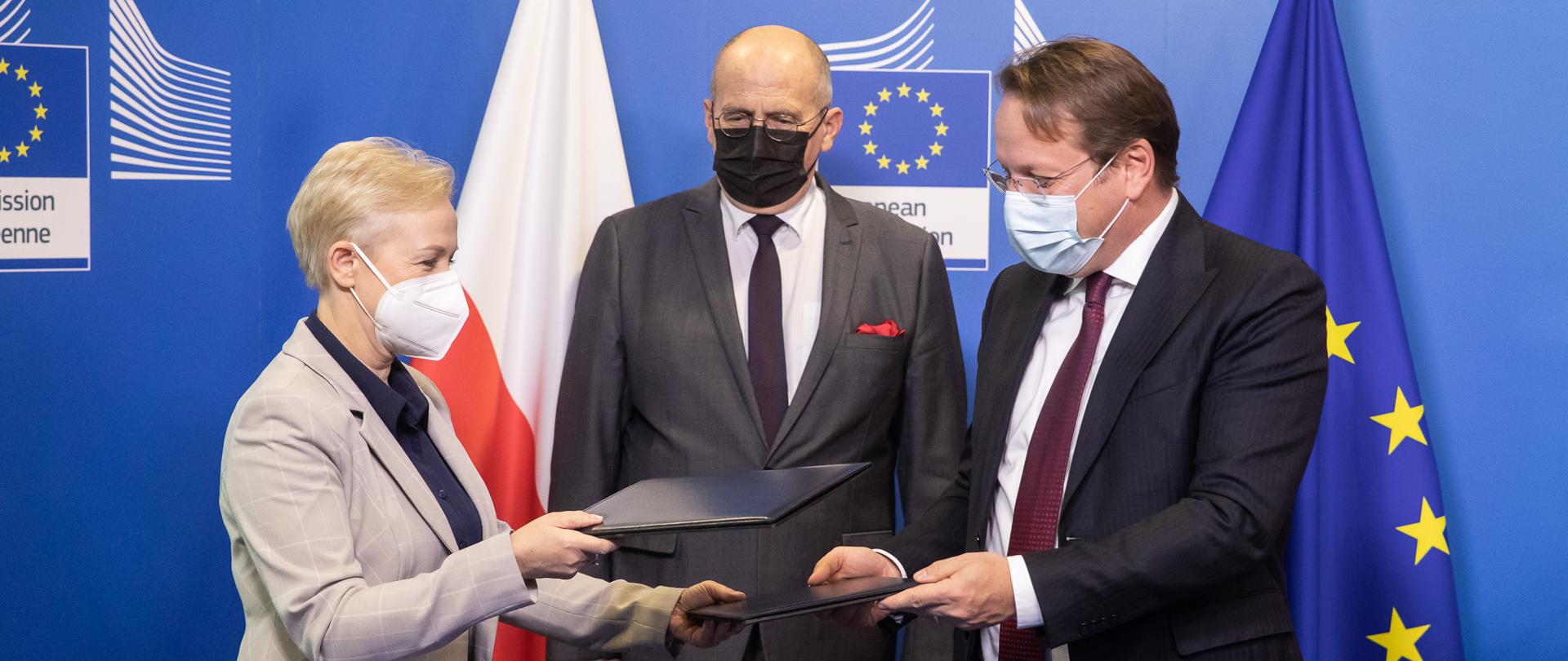 2021.12.13 Bruksela , Belgia . Minister Zbigniew Rau . FAC Bruksela . Umowa przekazania szczepionek krajom partnerstwa wschodniego .Fot. Tymon Markowski / MSZ
