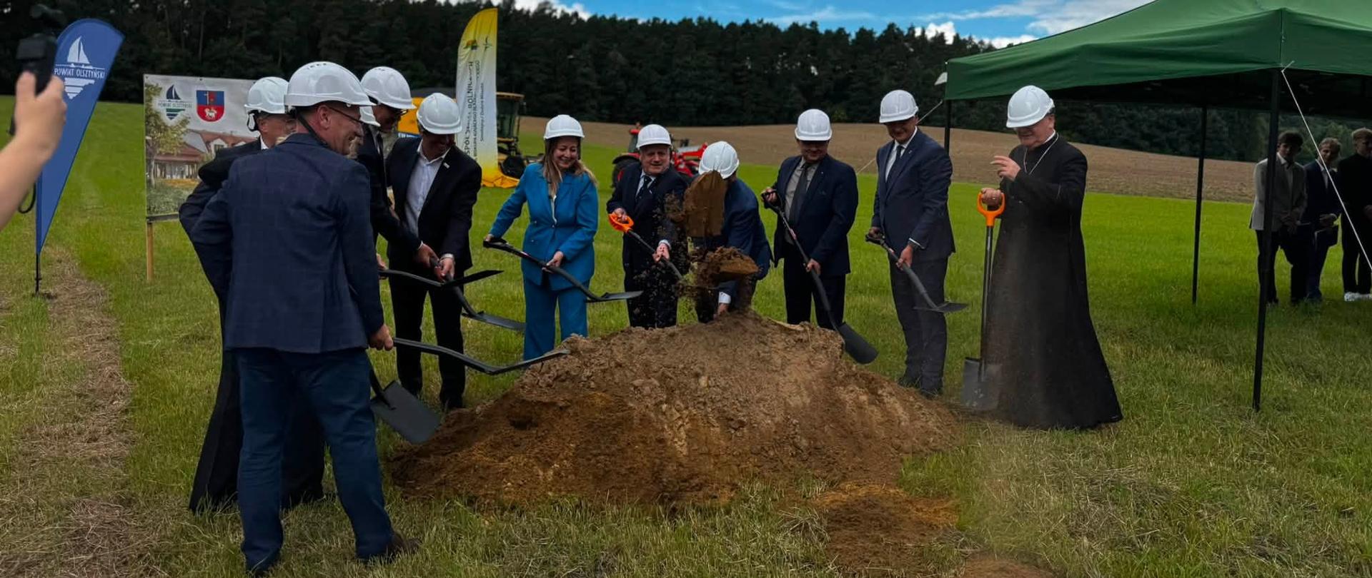 Nowy rok szkolny w Smolajnach z udziałem Wicewojewody Zbigniewa Szczypińskiego