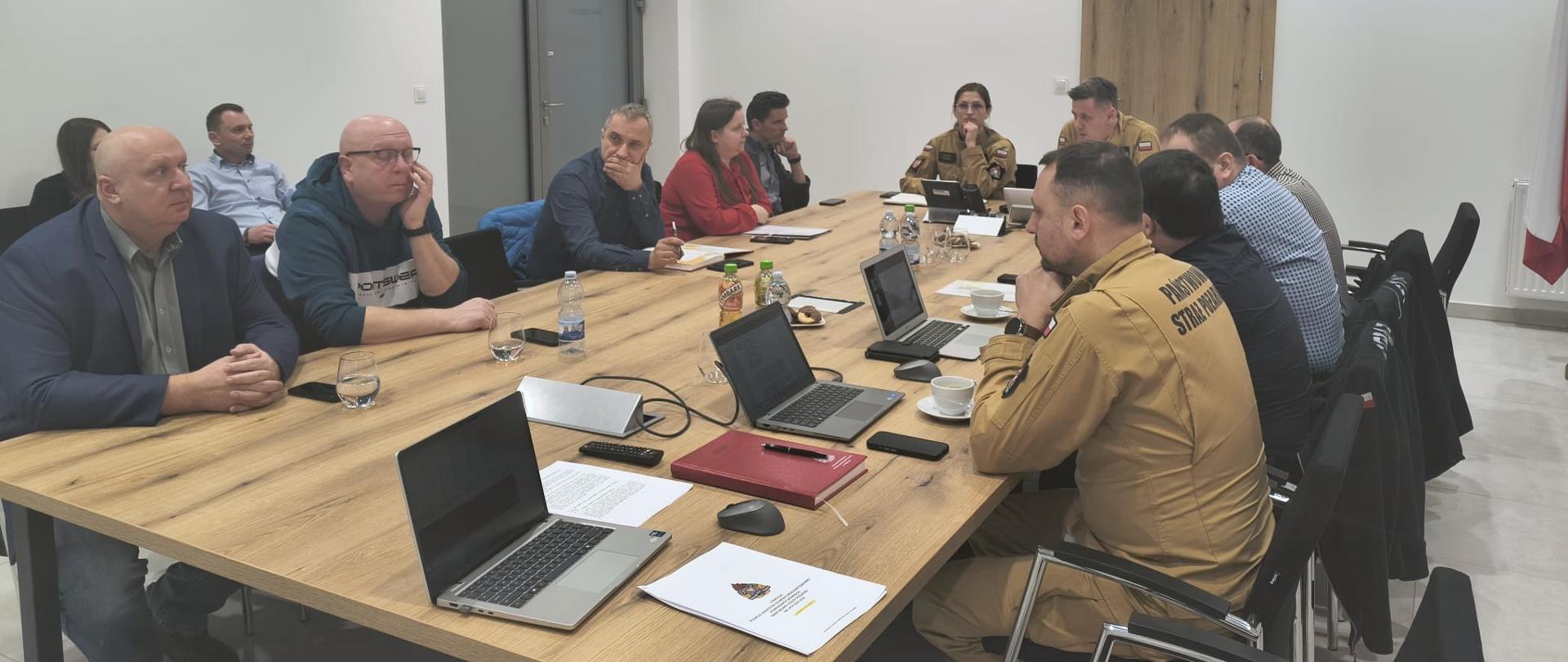 Spotkanie robocze poświęcone strategii rozwoju jednostek ochrony przeciwpożarowej. 