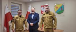 Na zdjęciu zastępca PKW PSP, komendant powiatowy PSP w Kwidzynie oraz wójt gminy Ryjewo