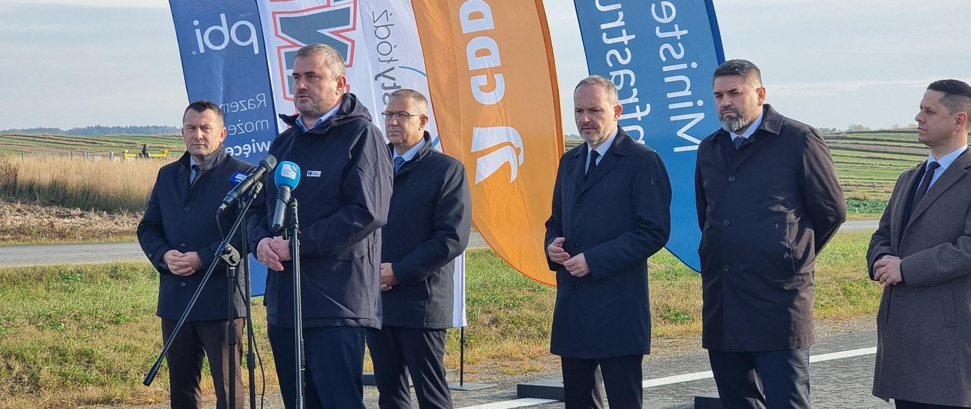 Wiceminister infrastruktury Stanisław Bukowiec w trakcie wypowiedzi