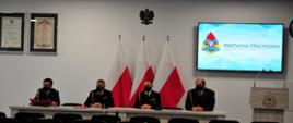 Kadra kierownicza KW PSP w Gdańsku podczas wideokonferencji.