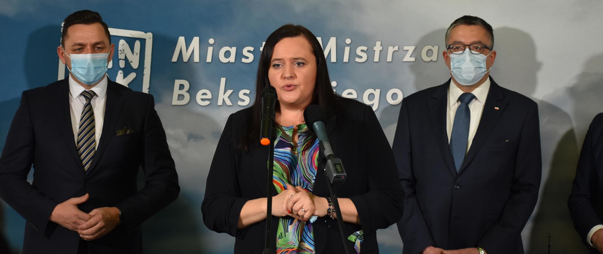 do mikrofonu mówi wiceminister Małgorzata Jarosińska-Jedynak