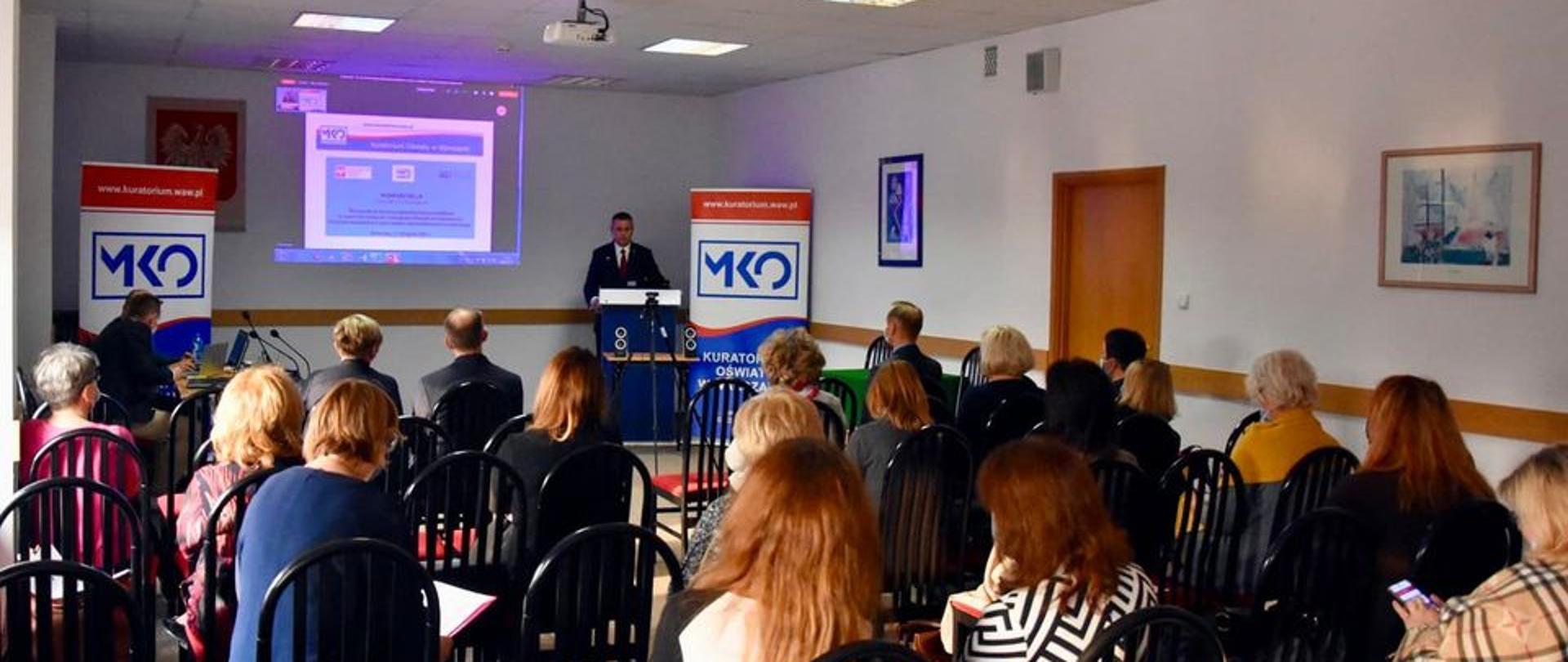 Na zdjęciu widać uczestników konferencja dotyczącej wzmacniania kondycji psychicznej nastolatków