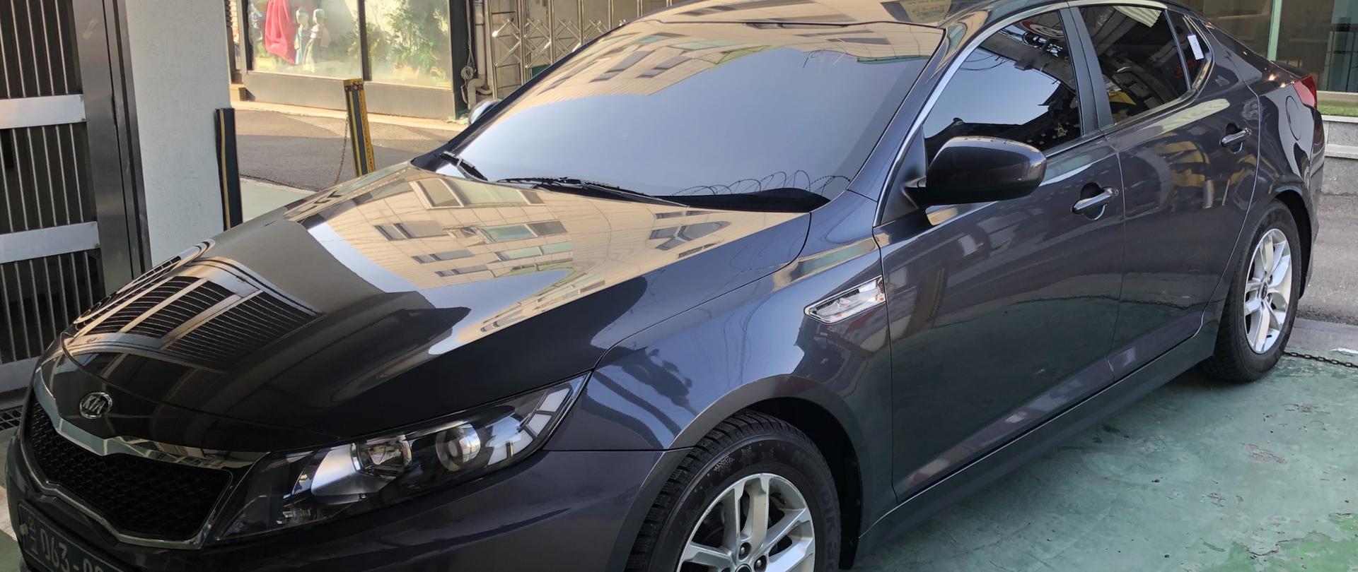 Samochód KIA K5_zdjęcie z boku