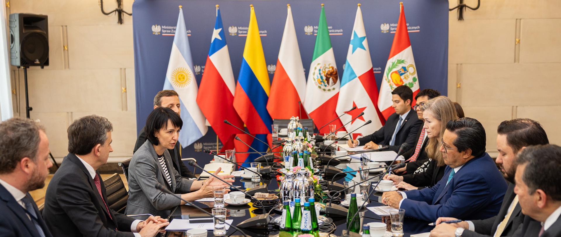 Reunión de la Subsecretaria de Estado Henryka Mościcka-Dendys con Embajadores y Cónsules de países latinoamericanos