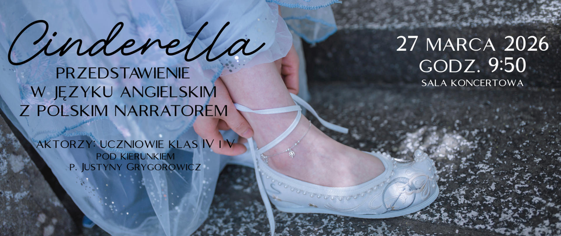 Na ciemnym tle z motywem kopciuszka i ubieranego pantofla informacja: Przedstawienie w języku angielskim "Cinderella" w OSM I st. w Piszu 27.03.2026r. godz. 9.50