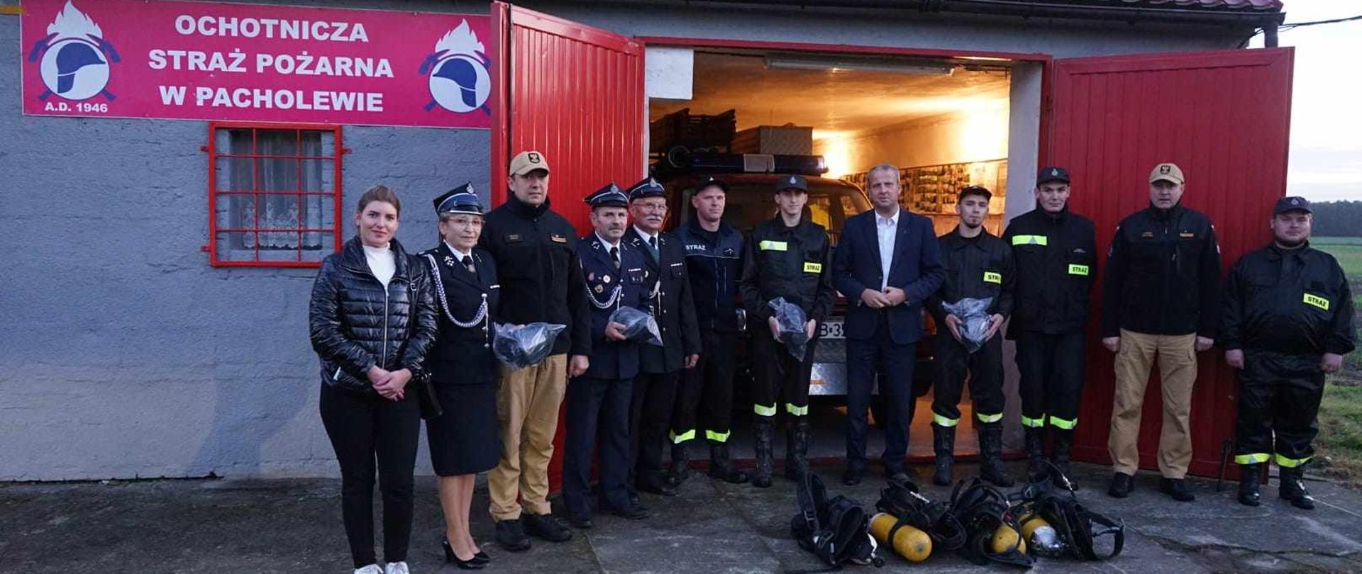 Wielkopolski Komendant Wojewódzki PSP przekazał sprzęt dla strażaków z OSP Pacholewo