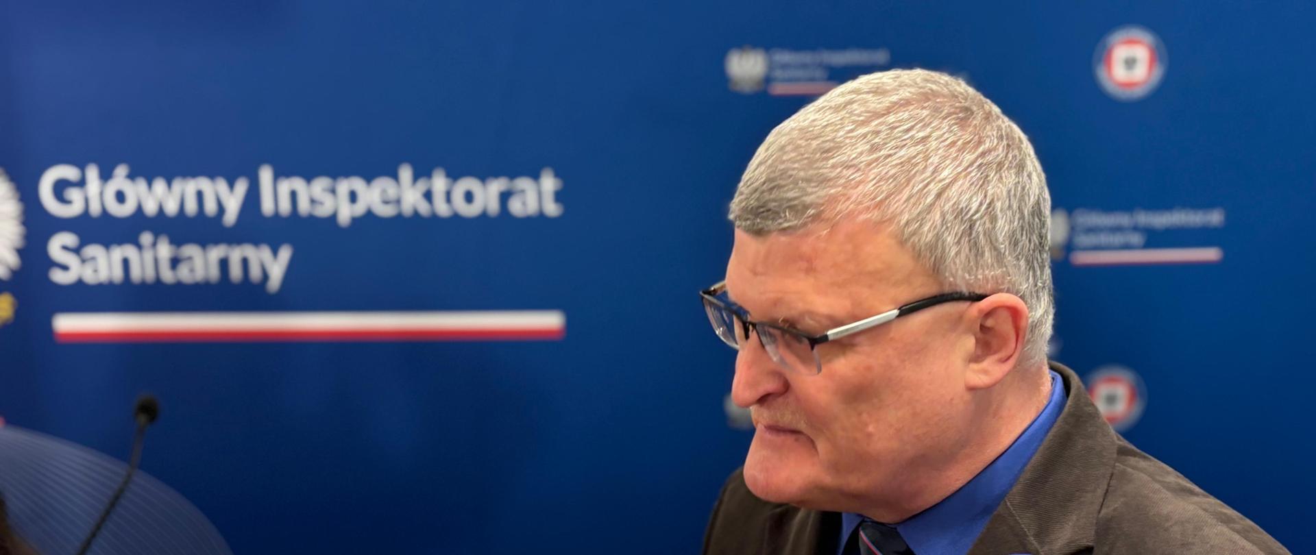 Główny_Inspektor_Sanitarny podczas briefingu prasowego który odbył się 22 grudnia 2025 r.